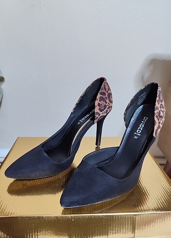 Leopar detaylı süet stiletto