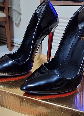 Diğer Parlak siyah stiletto