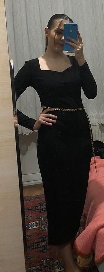 Siyah Kalp Yaka Elbise