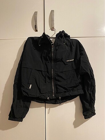 Bershka kısa yağmurluk