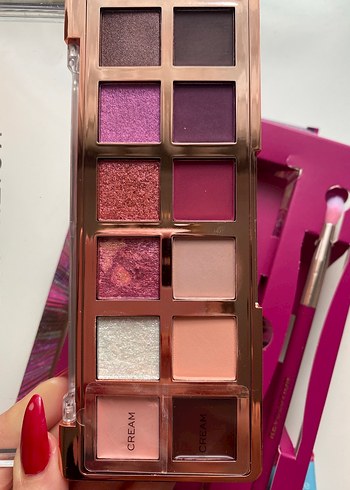 Revolution Cherry Icon Far Paleti ve Fırça Seti - Görsel 3