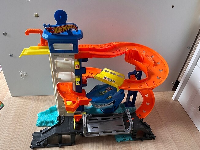  Hot wheels araba parkuru köpekbalığı