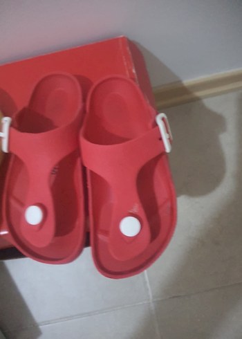 Kırmızı Tokalı çocuk Terlik