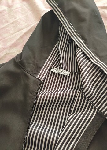 Fermuarlı Siyah Parlak Kadın Yağmurluk - Görsel 3