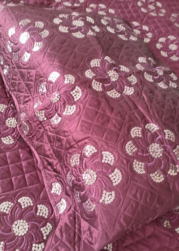 Bordo Parlak Nakışlı Yatak Örtüsü - Görsel 2