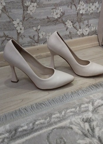 Beyaz Bağcıklı Stiletto Topuklu Kadın Ayakkabı - Görsel 3