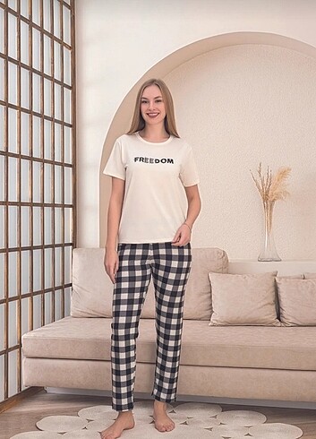 Kareli Siyah Beyaz Kadın Pijama Takımı