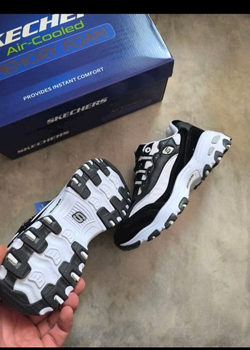 38 Beden beyaz Renk Skechers Kadın Beyaz Siyah Bağcıklı Spor Ayakkabı
