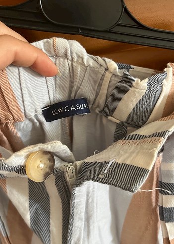 LC Waikiki Düğmeli Çizgili Şort
