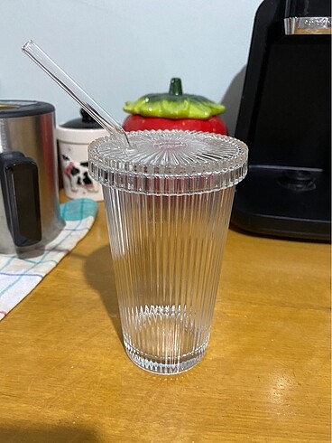 Pipetli cam bardak