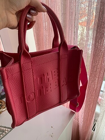Pembe çanta