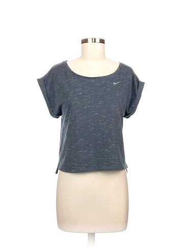 Nike T-shirt %70 İndirimli.