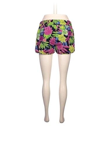 38 Beden LC Waikiki Mini Şort %70 İndirimli.
