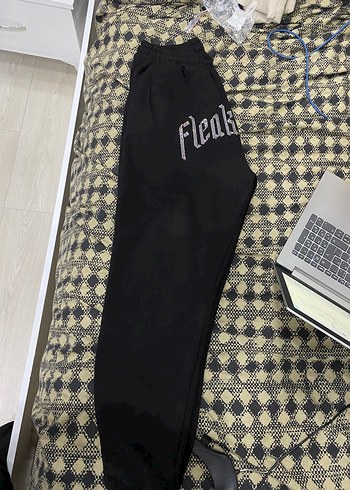 l Beden Kadın Siyah Taş Baskılı Fleak Eşofman