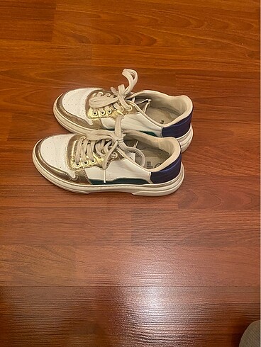 Elle Elle Sneakers