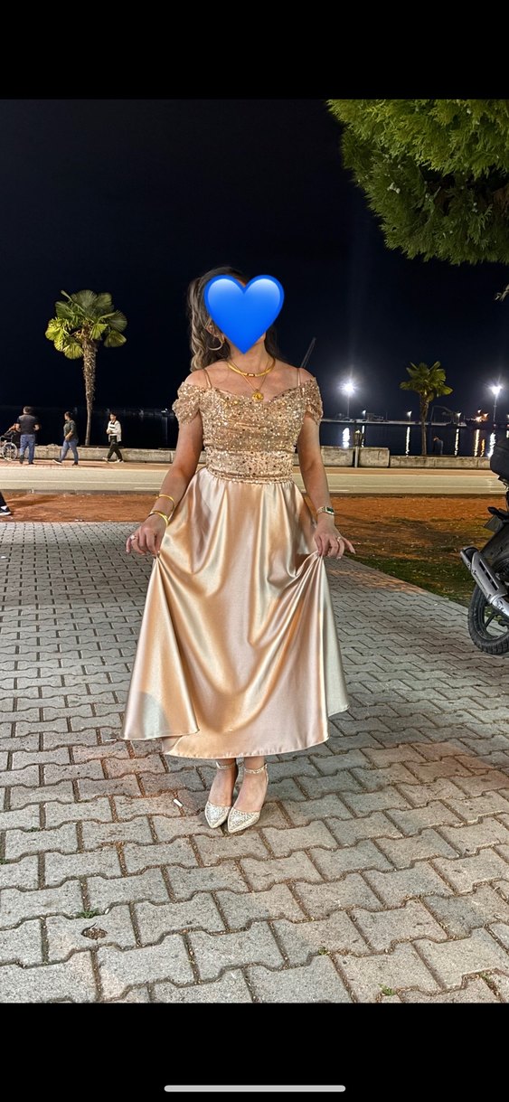 Uzun Kollu Altın Renkli İşlemeli Nişan Elbisesi - Görsel 2