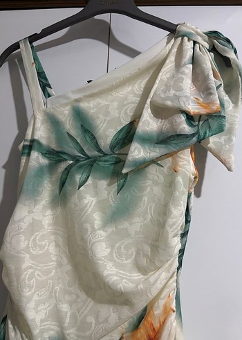 Beyaz Desenli Drapeli Midi Askılı Elbise - Görsel 3