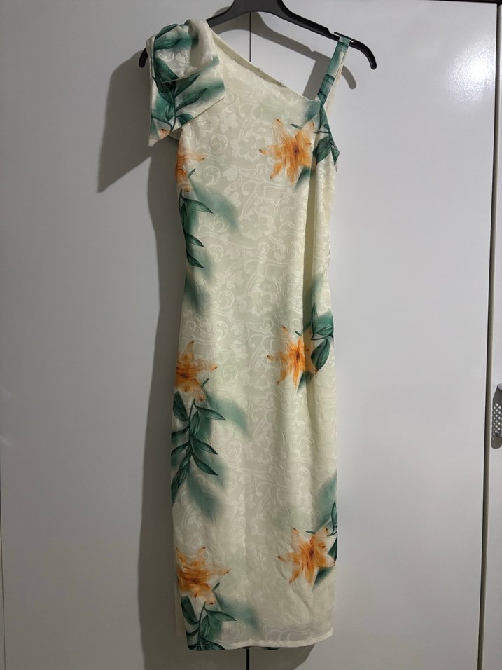 Beyaz Desenli Drapeli Midi Askılı Elbise - Görsel 2