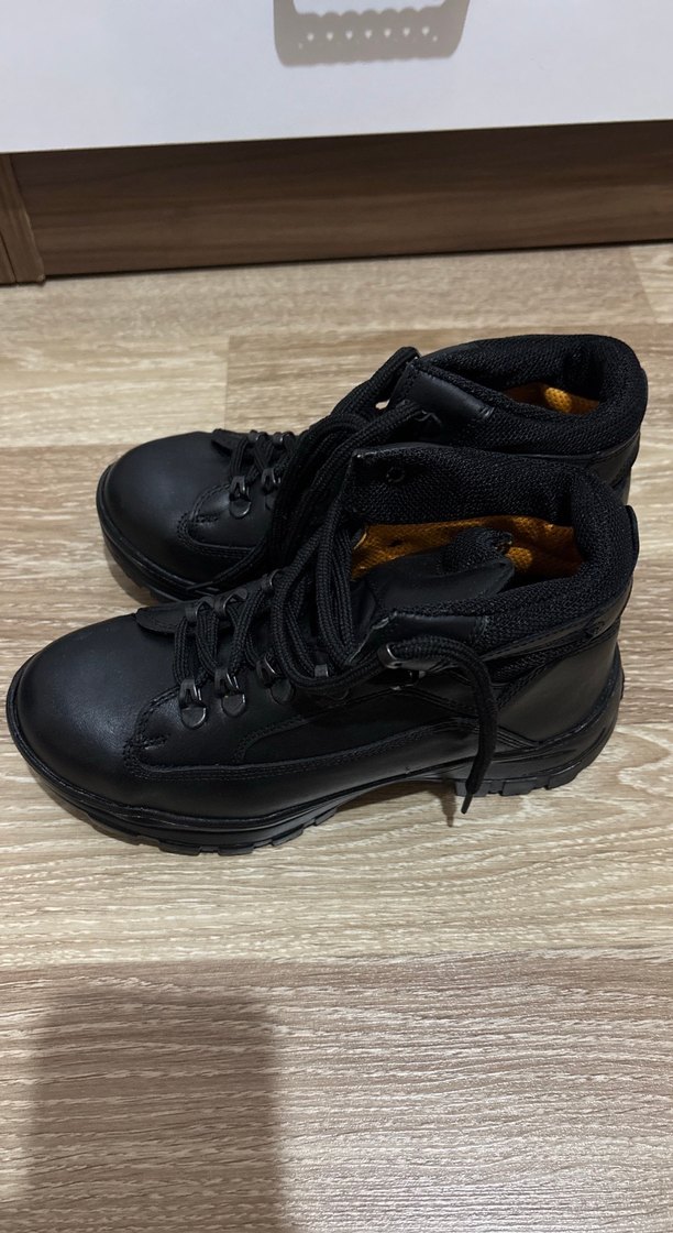 Siyah Deri Botlar Bağcıklı - Görsel 2