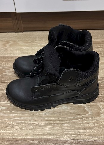 Siyah Tokalı Bot - Görsel 2