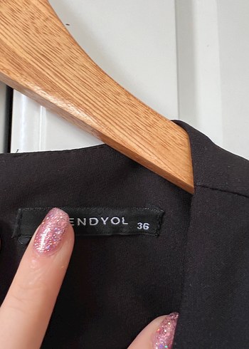 Siyah Volanlı Midi Elbise V Yakalı - Görsel 3