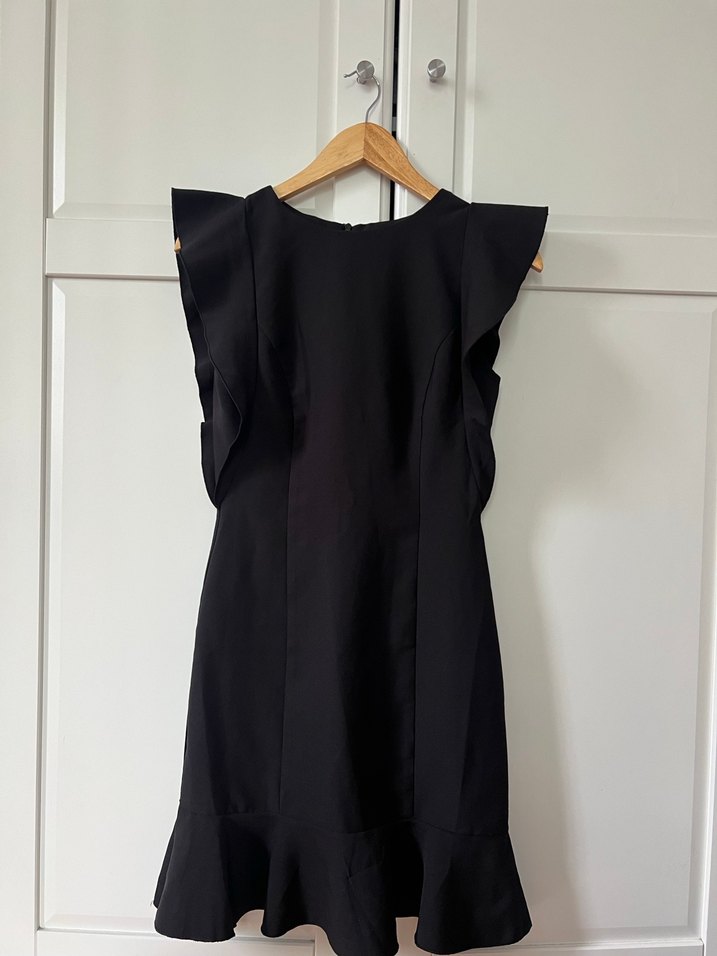 Siyah Volanlı Midi Elbise V Yakalı - Görsel 2