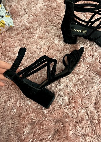 Siyah Süet Tokalı Topuklu Kadın Ayakkabı - Görsel 2