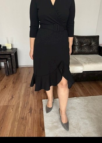 Kemerli Siyah Midi Ofis Elbisesi