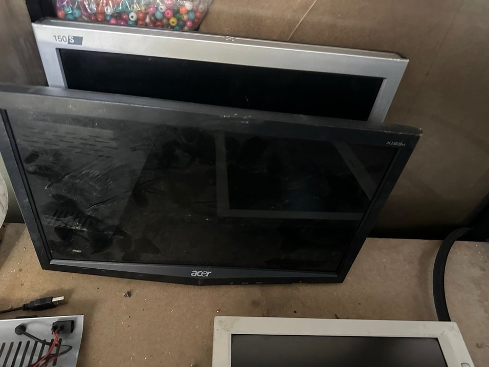 Beyaz ve Siyah Philips Monitör - Görsel 2