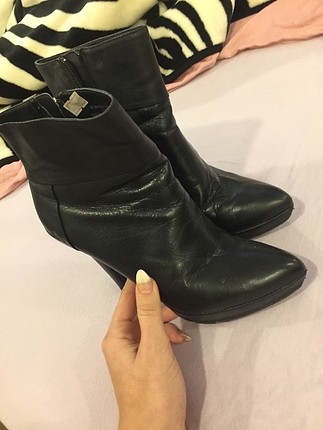 Zara buti