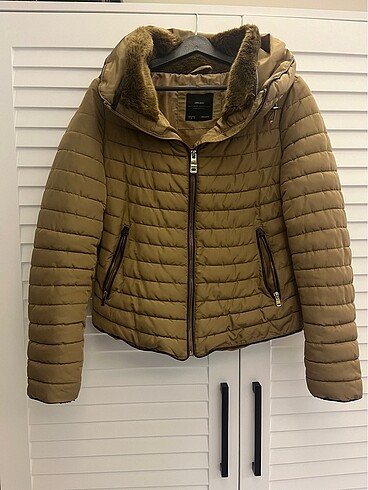 ZARA MONT
