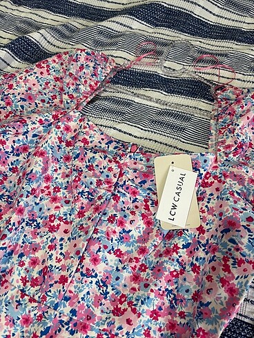 LC Waikiki pembe çiçekli elbise