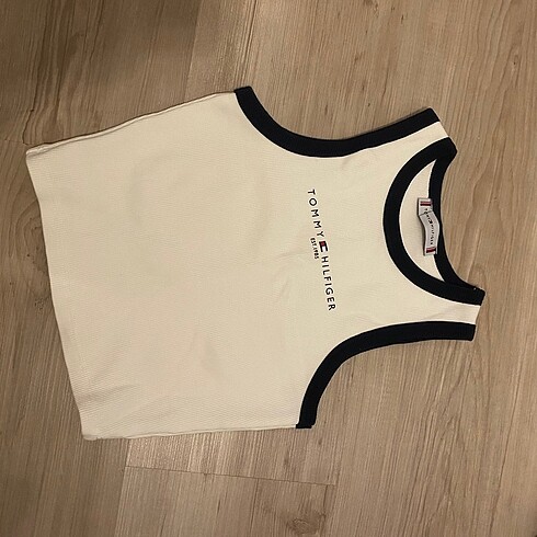 s Beden tommy hilfiger yazılı halter yaka beyaz crop