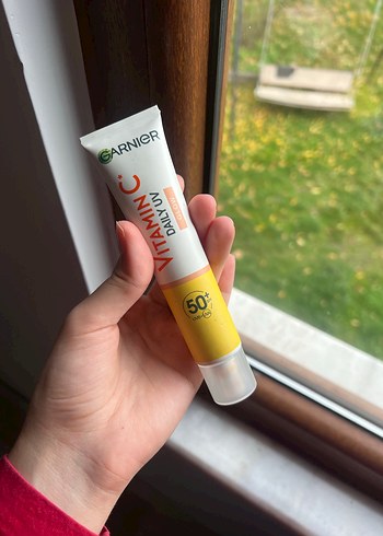 Garnier C Vitamini Parlak Güneş Koruyucu Yüz Kremi SPF50+ - Görsel 2