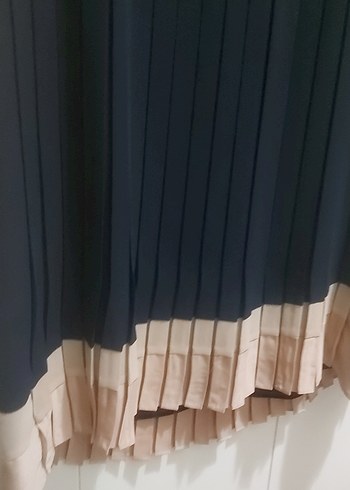 38 Beden Siyah Pilili diz altiKolsuz Elbise