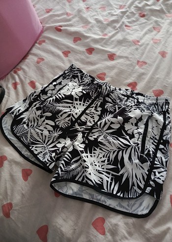 Kadın Siyah-Beyaz Baskılı deniz şortu - Görsel 3