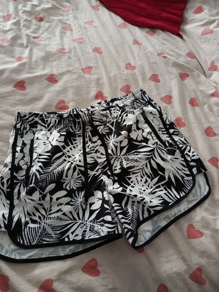 Kadın Siyah-Beyaz Baskılı deniz şortu - Görsel 2