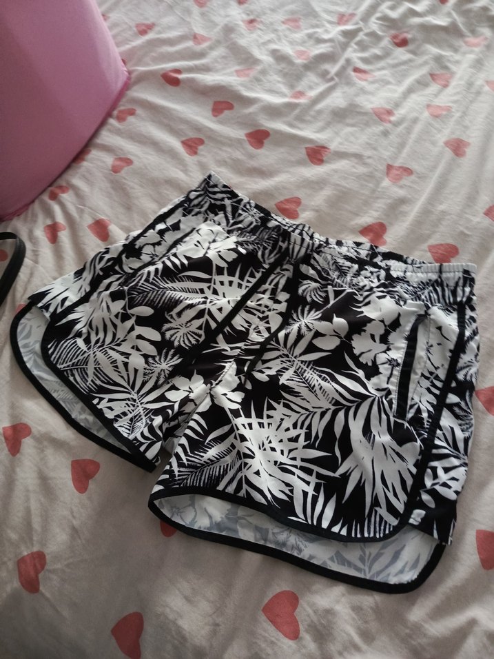 Kadın Siyah-Beyaz Baskılı deniz şortu - Görsel 3