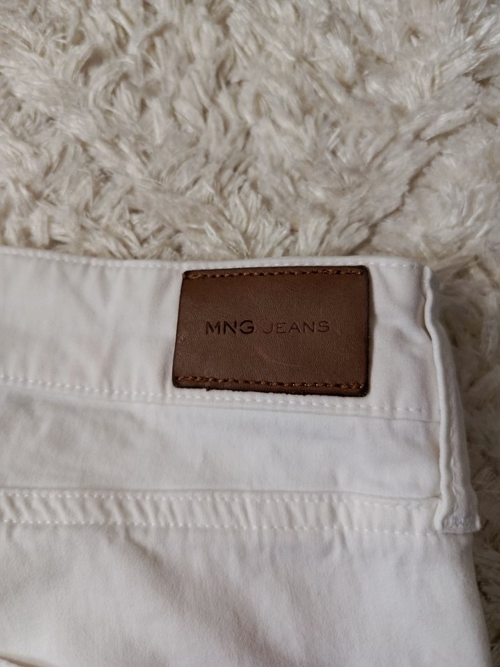 Beyaz Kadın Bermuda Şort - Görsel 3