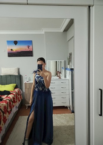 Mavi Parlak Kadın Uzun abiye Tüy Detaylı - Görsel 4