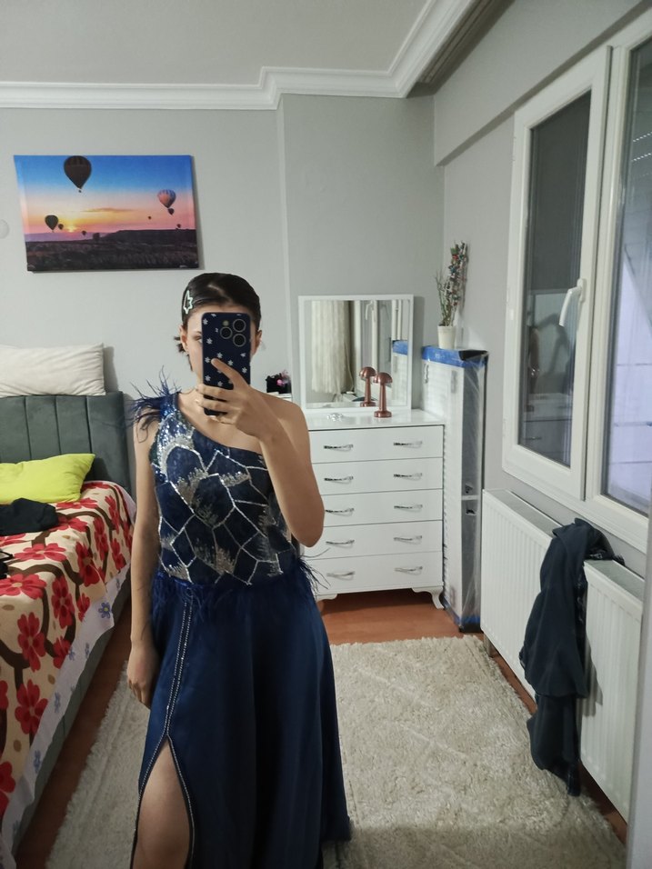 Mavi Parlak Kadın Uzun abiye Tüy Detaylı - Görsel 5