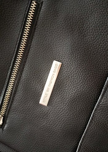 Siyah Deri Fermuarlı Kadın Sırt Çantası - Görsel 2