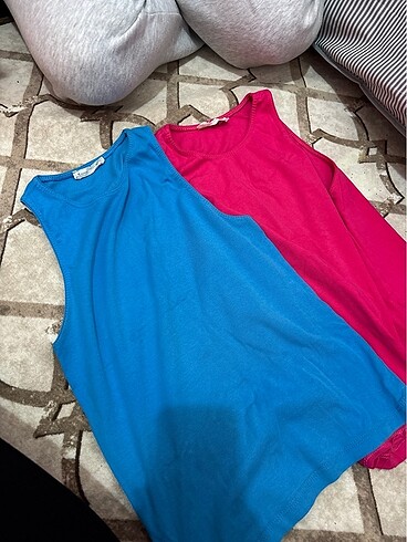 İki adet atlet mavi ve pembe