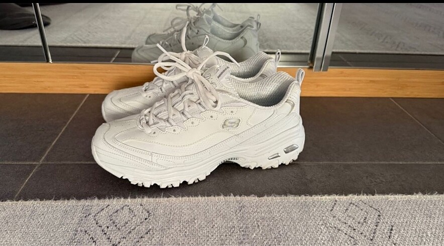 40 Beden beyaz Renk Skechers Dlites Ayakkabı