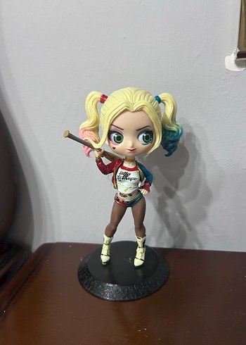 Renkli Harley Quinn Figürü