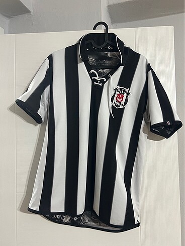 Beşiktaş Inonu Hatira Formasi ve Cubuklu Forma