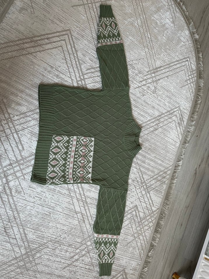 Yeşil Boğazlı Triko Kazak - Görsel 3