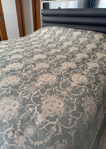 Gri İşlemeli Yatak Örtüsü - Görsel 3