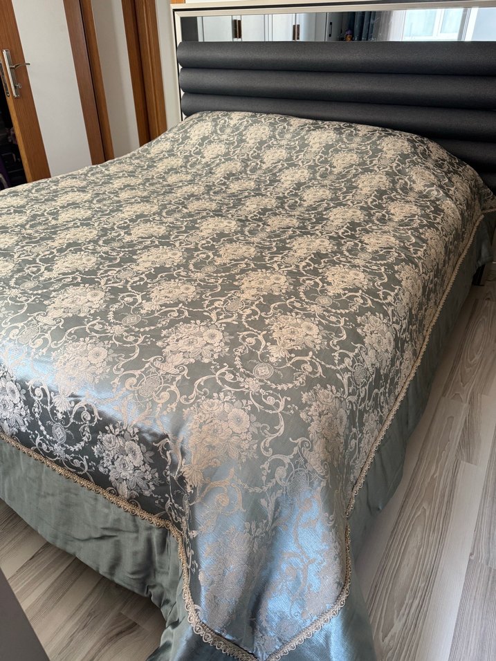 Gri İşlemeli Yatak Örtüsü - Görsel 5