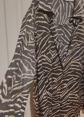 m Beden Gri Zebra Desenli saten Gömlek